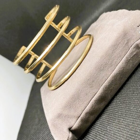 Gold Bracelet - Picture 1 of 3